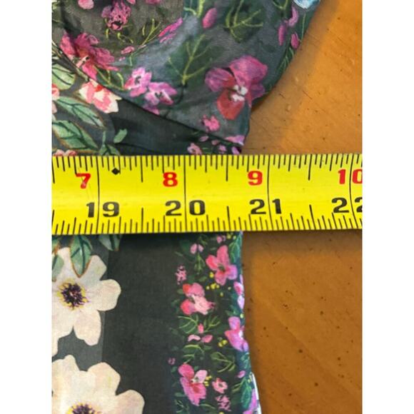 Johnny Was NWOT Daisy Floral Long Sleeve Top With Pompom Tassels Silk Size Small - Picture 14 of 15